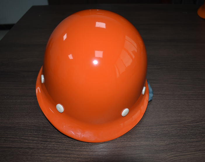 安全帽廠家解說勞保用品在不同的職業(yè)有不同的要求。