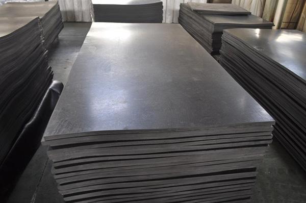 
                硅橡膠板和天然橡膠板有什么區(qū)別？
            